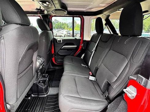 Used 2019 Jeep Wrangler Unlimited Sahara AWD/4WD image 14
