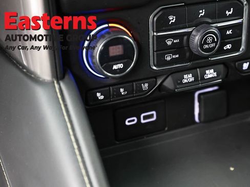 Used 2023 Chevrolet Suburban Premier RWD image 21
