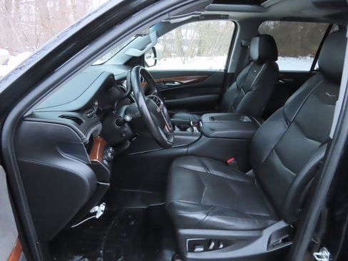 Used 2019 Cadillac Escalade Premium Luxury image 37