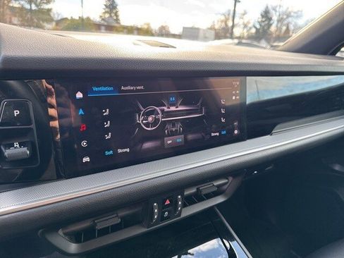 Used 2024 Porsche Cayenne w/ Premium Package image 26