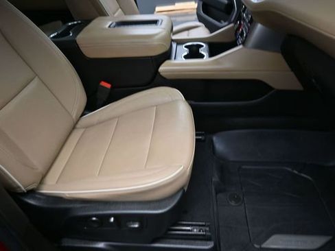 Used 2023 Chevrolet Suburban Premier w/ Premium Package AWD/4WD image 29