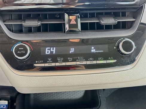 Used 2021 Toyota Corolla LE image 15