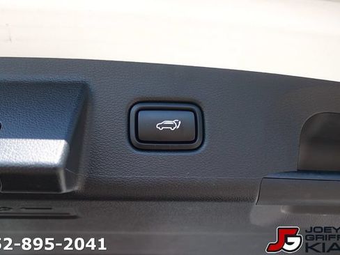 Certified 2022 Kia Telluride SX w/ SX Prestige Package AWD/4WD image 18
