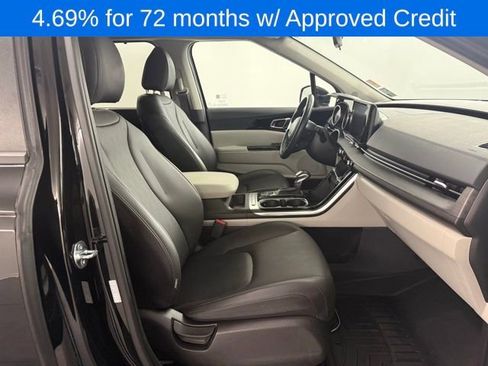 Used 2024 Kia Carnival EX image 34