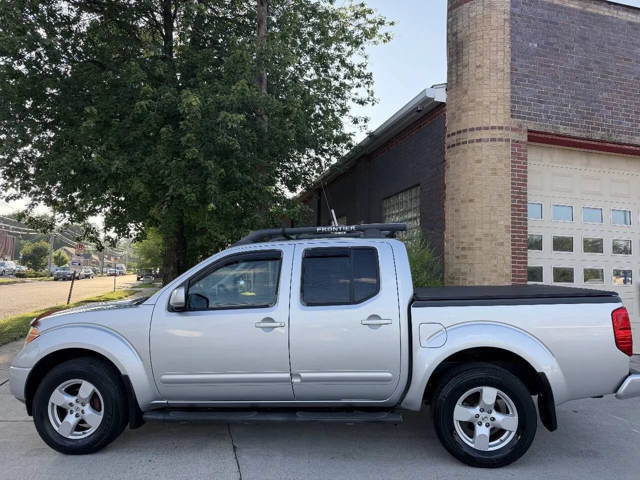 Used 2005 Nissan Frontier LE w/ (X01) Leather Pkg AWD/4WD image 12