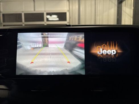 Used 2024 Jeep Wrangler Unlimited Sahara image 11