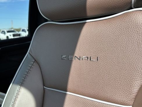 New 2026 GMC Sierra 2500 Denali w/ Denali Reserve Package image 16