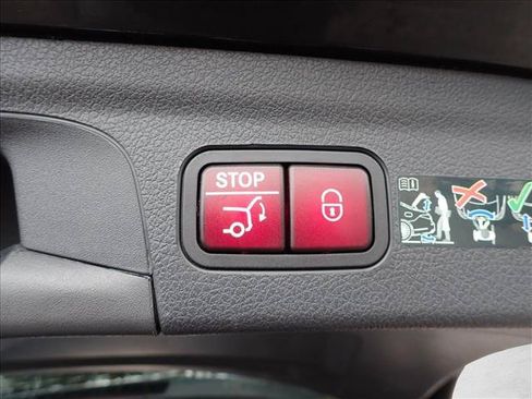 Used 2025 Mercedes-Benz GLE 350 4MATIC image 9