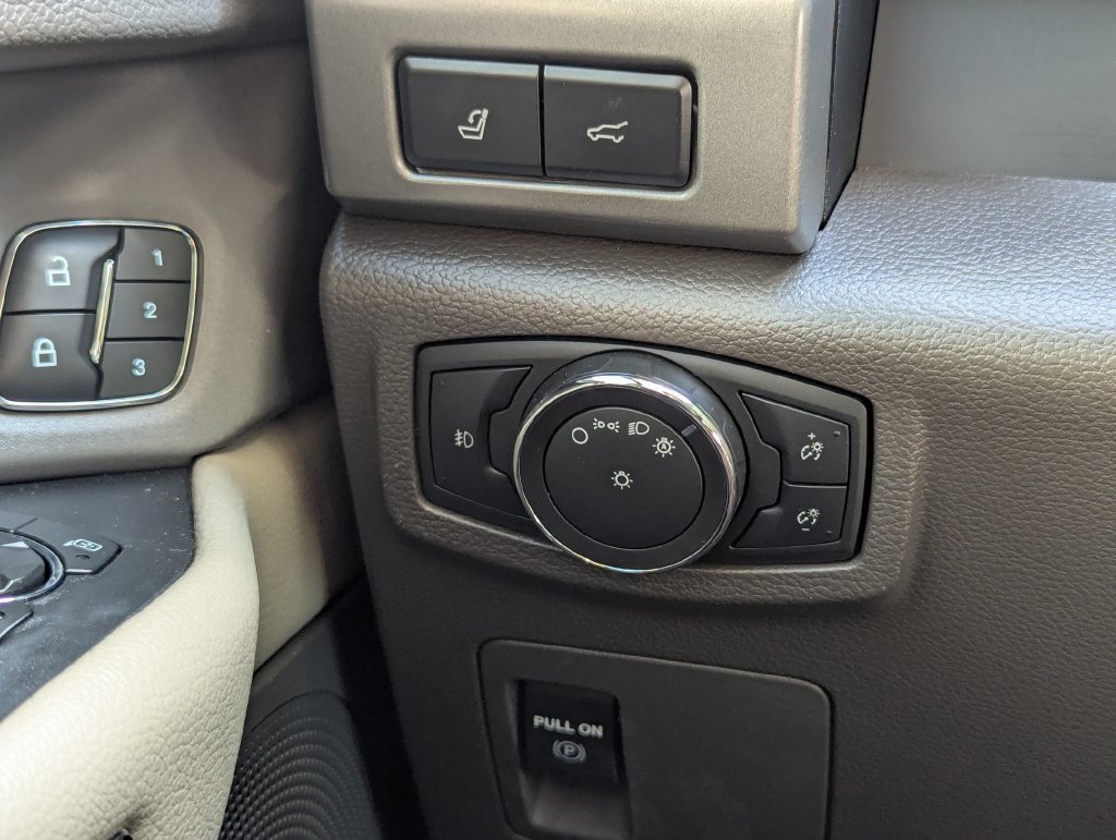 Used 2020 Ford Expedition XLT w/ Equipment Group 202A AWD/4WD image 13