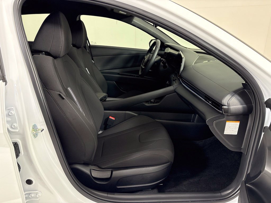 Certified 2025 Hyundai Elantra SEL FWD image 12
