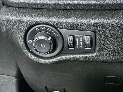 Used 2023 Chrysler Pacifica Touring-L w/ S Appearance Package FWD image 17