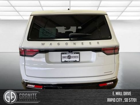 Used 2024 Jeep Wagoneer Series II AWD/4WD image 5