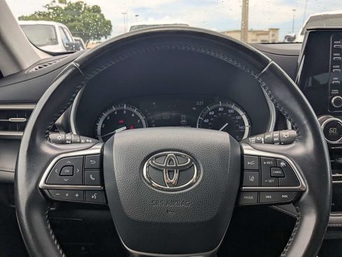 Used 2021 Toyota Highlander XLE FWD image 23
