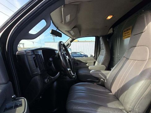 Used 2018 Chevrolet Express 2500 w/ Driver Convenience Package image 7