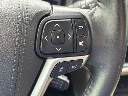 Used 2019 Toyota Highlander Limited FWD image 21