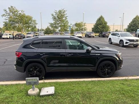 Used 2024 Volkswagen Taos SE AWD/4WD image 4