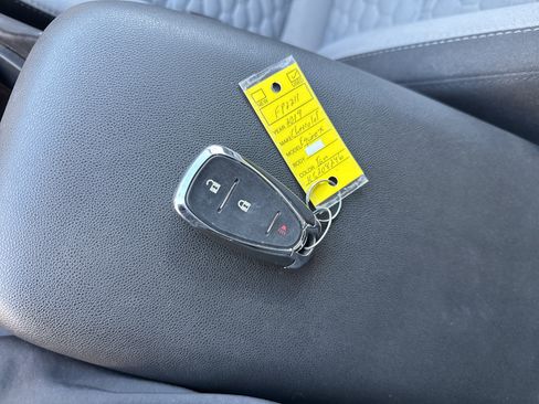 Used 2019 Chevrolet Equinox LS w/ LS Convenience Package image 27