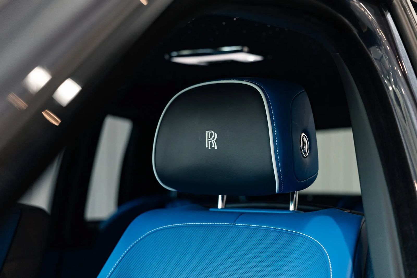 Used 2025 Rolls-Royce Cullinan Black Badge AWD/4WD image 39