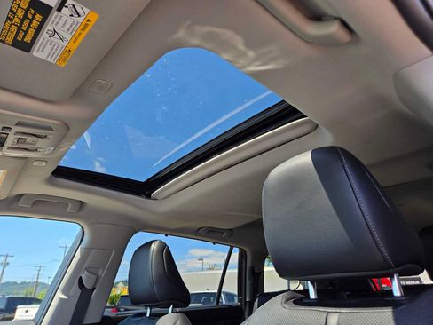 Used 2024 Toyota Highlander Limited AWD/4WD image 26