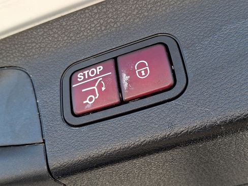 Certified 2023 Mercedes-Benz GLS 450 4MATIC image 33