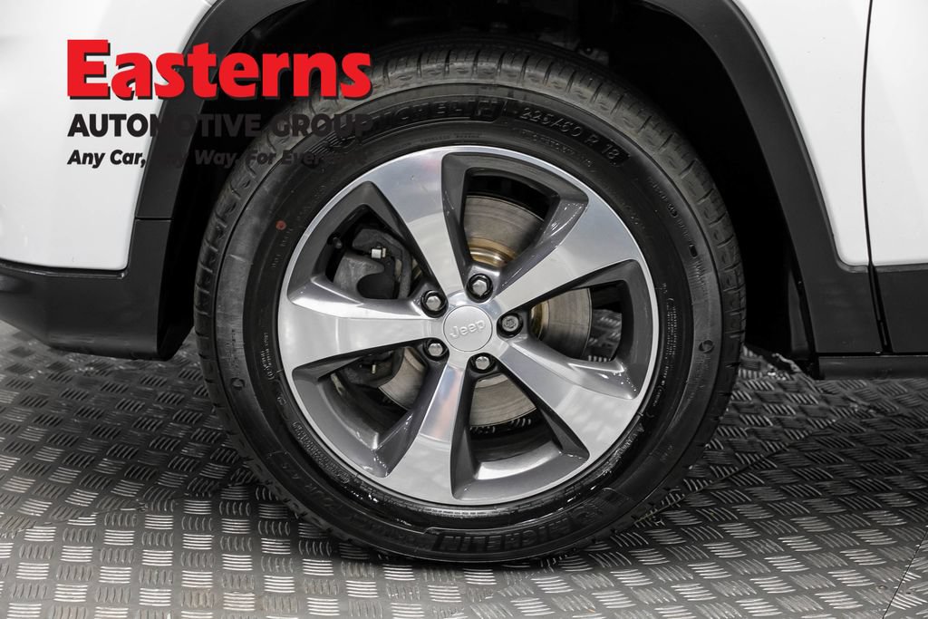 Used 2019 Jeep Cherokee Limited AWD/4WD image 35