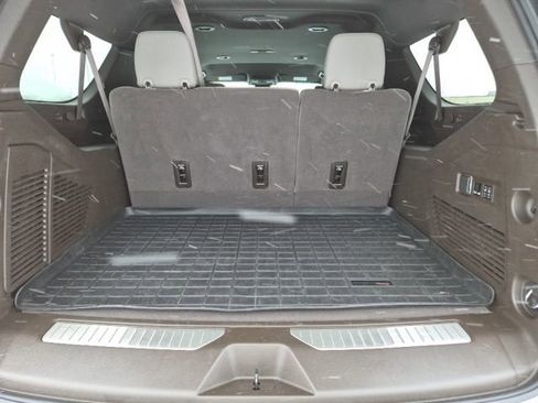 Certified 2024 Chevrolet Suburban Z71 w/ Luxury Package image 8