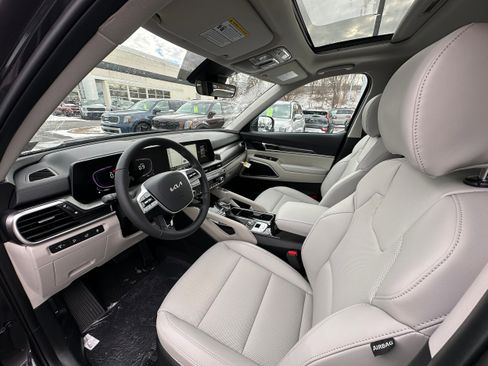 New 2025 Kia Telluride S image 41