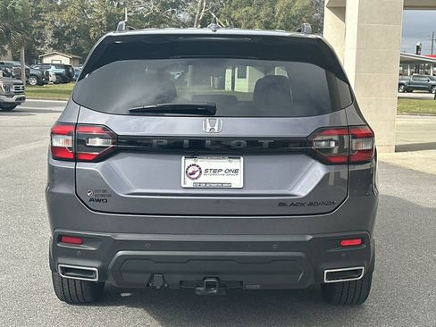Used 2025 Honda Pilot Black Edition image 6