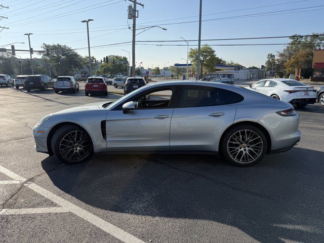 Used 2022 Porsche Panamera RWD image 3
