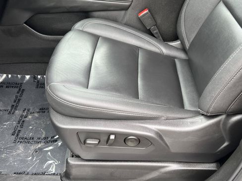 Used 2025 Chevrolet Suburban Z71 AWD/4WD image 30