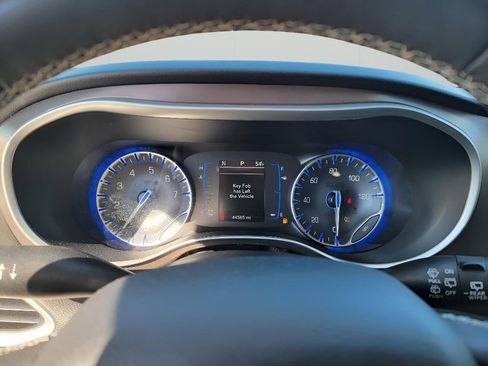 Used 2023 Chrysler Voyager LX image 13