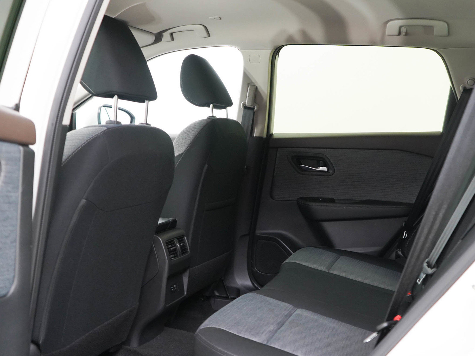 Used 2023 Nissan Rogue SV AWD/4WD image 18