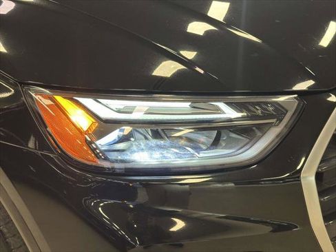 Used 2023 Audi Q5 2.0T Premium w/ Convenience Package image 7