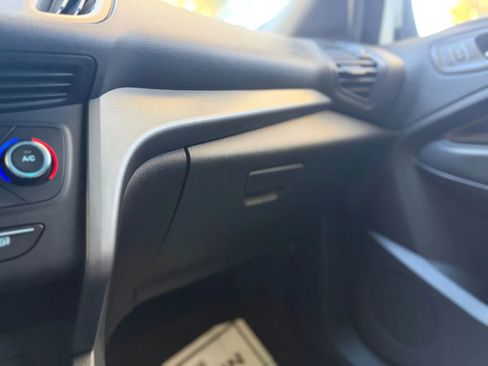 Used 2017 Ford Escape SE image 30