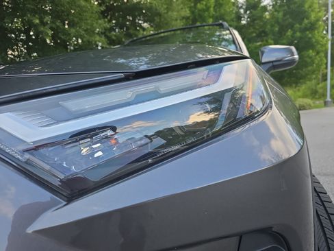 Used 2022 Toyota RAV4 XLE Premium FWD image 31