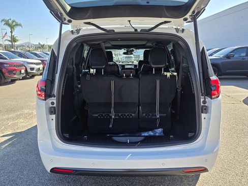 New 2026 Chrysler Pacifica Limited w/ S Appearance Package image 15