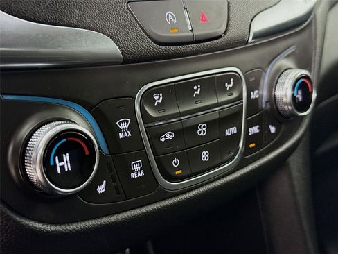 Used 2024 Chevrolet Equinox LT image 16