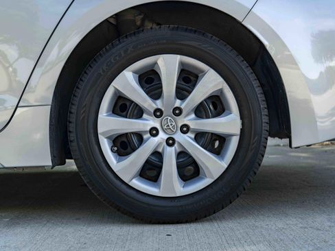 Used 2022 Toyota Corolla LE FWD image 15