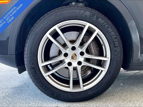 Used 2022 Porsche Cayenne AWD/4WD image 10