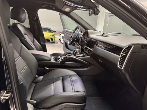 Used 2022 Porsche Cayenne Coupe AWD/4WD image 15