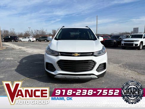 Used 2019 Chevrolet Trax LT w/ LT Convenience Package image 2