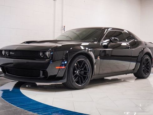 Used 2022 Dodge Challenger R/T Scat Pack RWD image 4