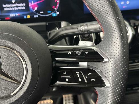 Used 2025 Mercedes-Benz GLA 250 4MATIC image 29
