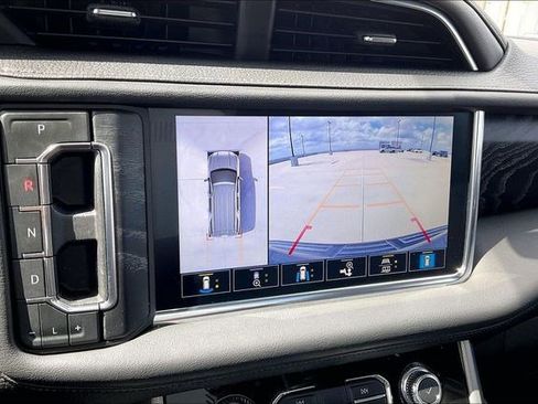 Used 2021 GMC Yukon Denali w/ Denali Premium Package image 24