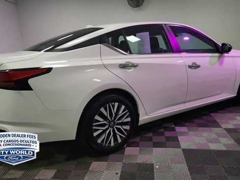 Used 2025 Nissan Altima 2.5 SV FWD image 7