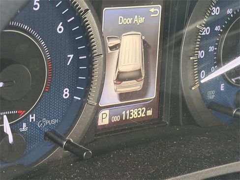 Used 2019 Toyota Sienna Limited image 9