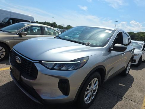 Used 2023 Ford Escape Active AWD/4WD image 2
