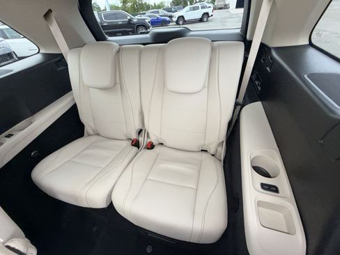 Used 2024 Mercedes-Benz GLS 450 4MATIC image 25