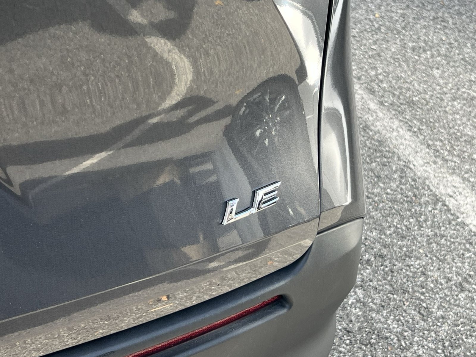 Used 2025 Toyota Sienna LE FWD image 25