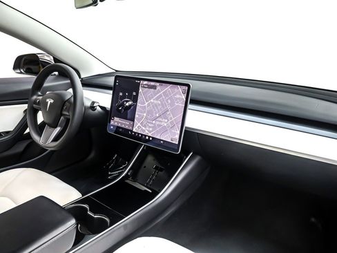 Used 2020 Tesla Model 3 Standard Range Plus image 15